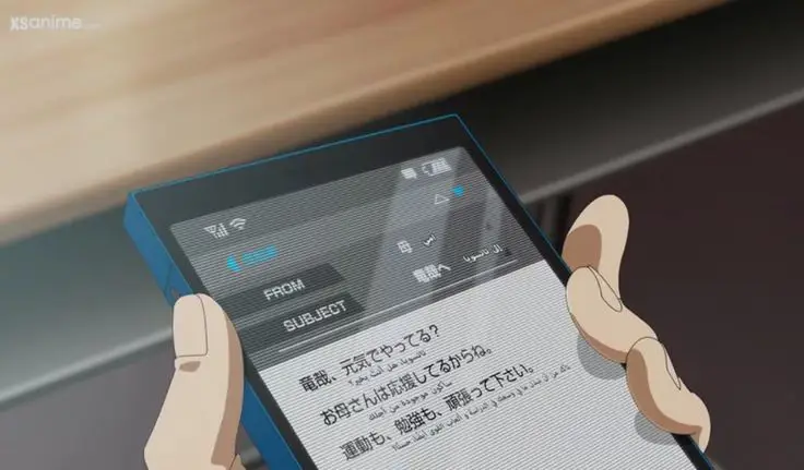 Menikmati Anime di Ponsel Seorang penggemar anime sedang menonton anime di ponselnya dengan bahagia