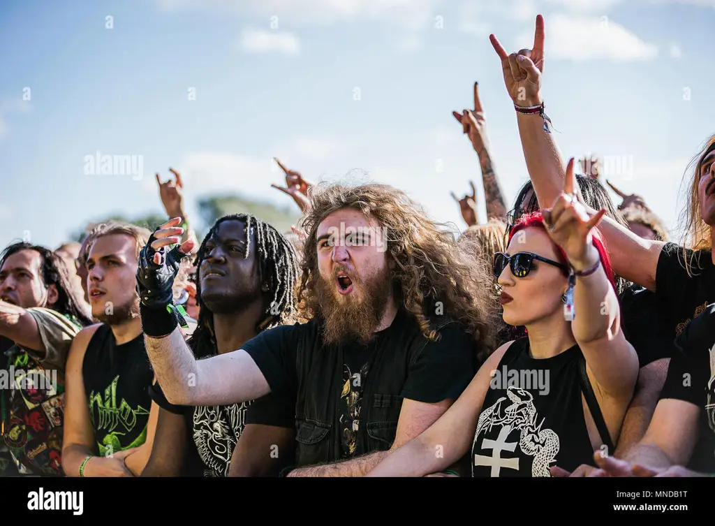 Suasana konser musik DMC Konser musik metal yang meriah